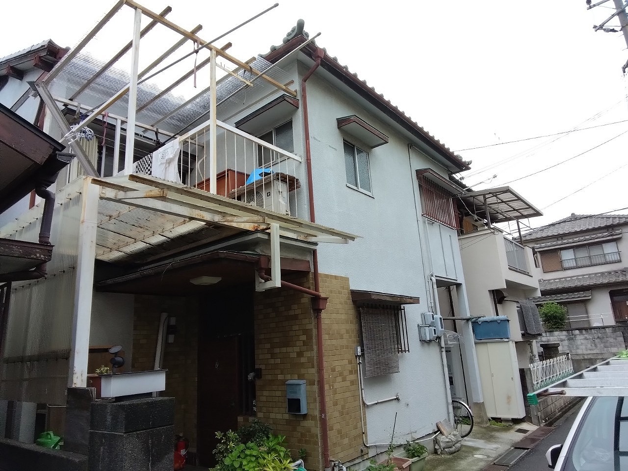 高砂市　2階建てのお家で雹被害の半丸雨樋に穴あき多数｜無料現地調査